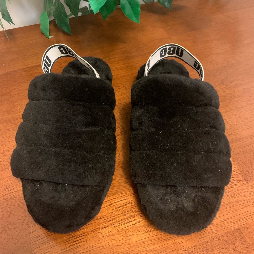 Ugg brand fuzzy slippers